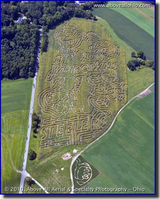 Aerial photograph of a corn maze between Cleveland, Ohio, and Pittsburgh, Pennsylvania